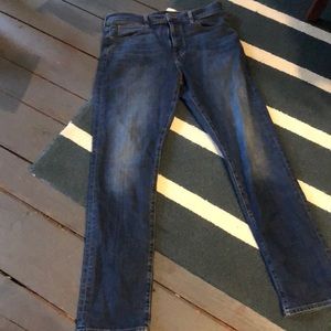 Men’s Vineyard Vines jeans 33x32 never worn